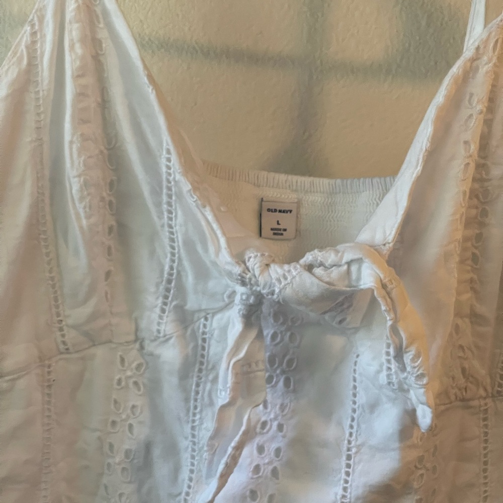 Old navy tank top worn once size L fits a M also